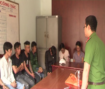 Video: Bắt quả tang 10 thanh niên sử dụng ma tuý tại quán internet