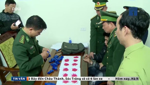 Video: Giấu 3.200 viên hồng phiến trong người, bị bắt tại cửa khẩu