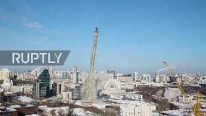 Clip: Hãi hùng cảnh tòa tháp 220m nổ tung, gãy đôi trong nháy mắt