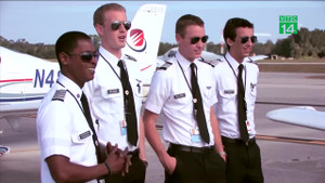 Vì sao phi công không được để râu, có sẹo?