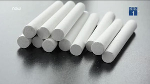 Cô giáo phạt học sinh uống nước giẻ lau: Nước giẻ lau bảng có hại thế nào?