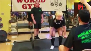 Cụ bà 97 tuổi nâng tạ giỏi hơn thanh niên