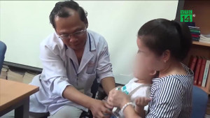 Chỉ nôn ói, bé trai suýt bị vỡ lá lách