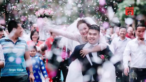 Clip: Chú rể Bắc Giang tự cõng cô dâu về nhà