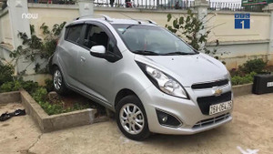 Lùi ô tô trong sân trường làm chết 1 học sinh: Cô giáo chưa có bằng lái