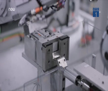 Cận cảnh robot chuyên phá hủy iPhone của Apple