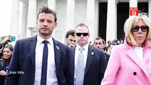 Video: Chàng vệ sỹ đẹp hoàn hảo không góc chết của Tổng thống Pháp