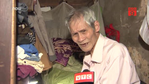 Video: Cuộc sống bên trong căn nhà 2m² ở phố cổ Hà Nội