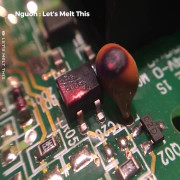 Clip: Cận cảnh vi mạch máy tính tự cháy khi quá tải