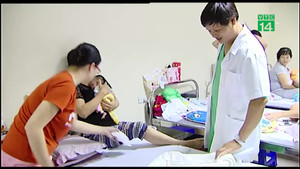 Cứu sống kỳ diệu bé gái sinh non chỉ nặng 500gr ở Hà Nội