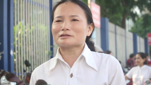 Video: Hai mẹ con dậy từ 3 rưỡi sáng từ quê lên Hà Nội thi trường chuyên