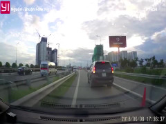 Nhiều ô tô đỗ xe đột ngột giữa đường cao tốc, gây bất ngờ cho xe sau