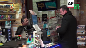 Người đàn ông gốc Việt 18 năm chỉ đánh một dãy số, trúng 2 triệu USD