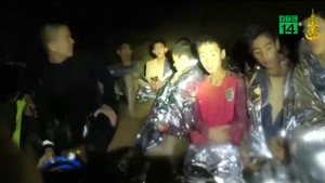 Giải cứu 13 thành viên đội bóng Thái Lan: Công bố hình ảnh từ trong hang