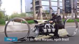 Mẫu môtô kỳ lạ dùng động cơ máy bay của cựu tay đua F1