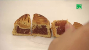 Có gì trong bánh Trung thu siêu rẻ giá 5.000 đồng/chiếc?