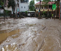 Nghệ An: Bùn cao ngang ngực người sau bão số 4