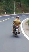 Xác định nam thanh niên chạy xe máy buông 2 tay 'làm xiếc' trên đèo Prenn