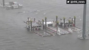 Sân bay Kansai Nhật Bản ngập trong biển nước khi siêu bão Jebi đổ bộ