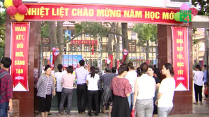 Lạm thu học sinh ở Hà Nội: Giáo viên đến tận nhà trả tiền, phụ huynh không nhận