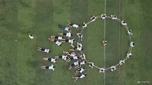 Video: Học sinh mô phỏng quá trình thụ tinh khiến dân mạng cười ngất