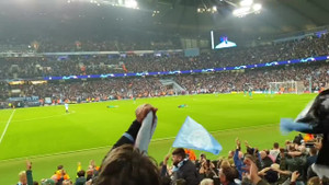 Video: CĐV Man City ăn mừng hụt bàn thắng của Sterling đau đớn thế nào?