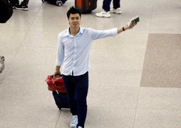 'Lật tẩy' lý do Công Phượng tung ảnh ở sân bay khiến fan mừng thầm