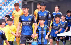 Xuân Trường đá chính, Incheon United đánh bại Gwangju FC