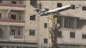 IS bắn hạ chiến đấu cơ Syria, đóng đinh bêu xác phi công