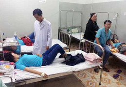 TP.HCM: Hàng trăm công nhân nhập viện nghi ngộ độc sau bữa cơm