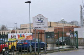 Tưởng hiệu trưởng bị sa thải, giáo viên ăn mừng hụt