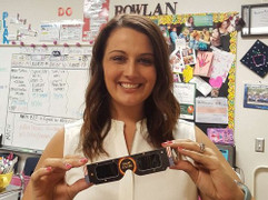 Cô giáo gây quỹ mua kính quan sát nhật thực cho học sinh