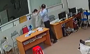 Nữ bác sĩ bị đánh ở Nghệ An: Chủ tịch phường trần tình cầm ghế...để ngồi