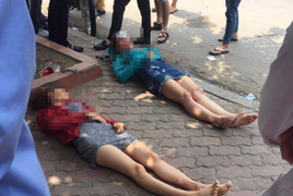 Sang đường sai chỗ, 2 thiếu nữ bị xe máy đâm bất tỉnh