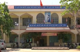 Hiệu trưởng nhận 300 triệu chạy việc, cắt xén lương giáo viên bị công an triệu tập