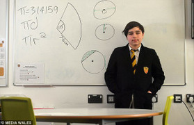 Nam sinh 12 tuổi có IQ cao hơn Stephen Hawking và Albert Einstein