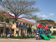 Cô giáo quỳ xin lỗi phụ huynh: Xử lý hiệu trưởng, kiểm điểm cô giáo