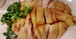 Vì sao chuyên gia khuyên nên ăn thịt gà nhiều hơn thịt bò và lợn?