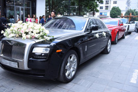 Ảnh: Chồng Á hậu Thanh Tú dẫn đầu dàn siêu xe đến đón dâu