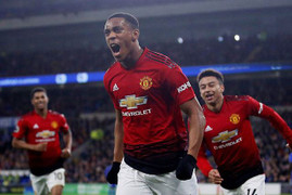 ‘Xé lưới’ Fulham, Martial vượt qua thành tích của Ronaldo