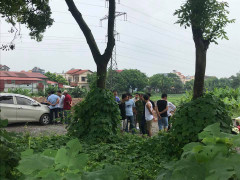 Phát hiện thi thể nam thanh niên cạnh gốc cây ở Hà Nội