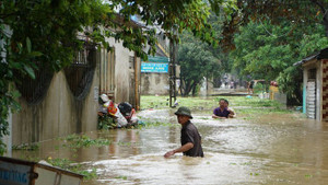 Bão số 4 làm 3 người chết và mất tích, nhấn chìm hàng ngàn ngôi nhà tại Thanh Hóa
