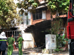 Cháy lớn xưởng sản xuất ghế sofa ở Hà Nội: Chồng gặp nạn khi đến thăm vợ con