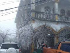 Nhiệt độ xuống dưới 0 độ C, băng tuyết xuất hiện phủ trắng Mẫu Sơn