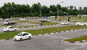 Bị đánh trượt, cấm thi trong 5 năm nếu mang theo điện thoại khi sát hạch lái xe