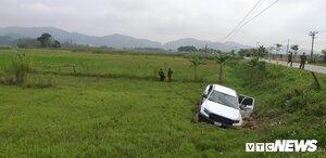 Vây bắt nhóm người ôm súng cố thủ trong xe chở ma túy: Nghi phạm thứ 4 ra đầu thú