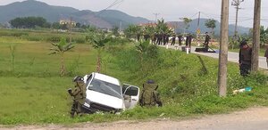 Vây bắt nhóm người cố thủ trong xe chở ma túy: Tìm thấy lựu đạn, súng ngắn tại hiện trường