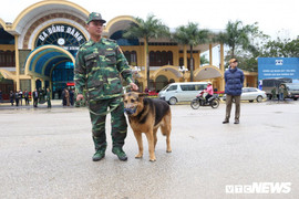 Ảnh: Chó nghiệp vụ, máy soi an ninh được đưa đến ga Đồng Đăng trước ngày đón ông Kim Jong Un