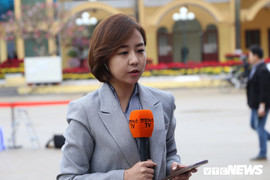 Nữ phóng viên Nhật Bản, Hàn Quốc xinh đẹp 'trực chiến' tại ga Đồng Đăng