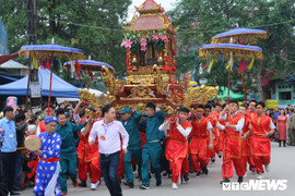 Ảnh: Hàng trăm gia đình dựng rạp ven đường, dự lễ hội Kỳ Cùng - Tả Phủ